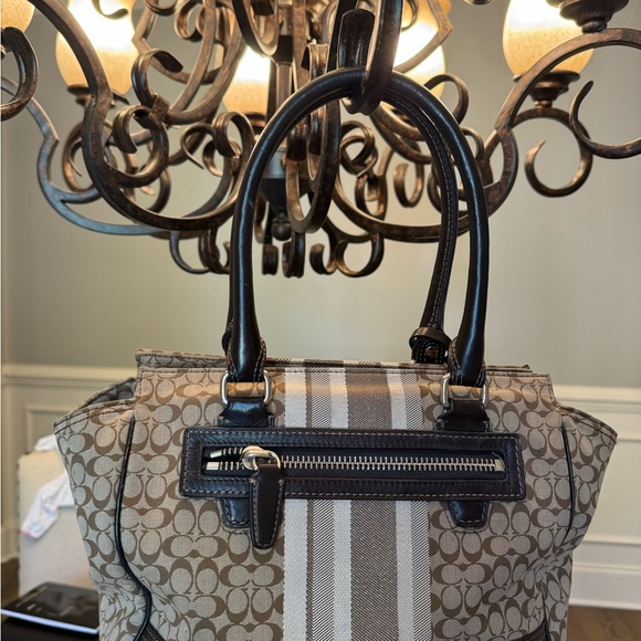 Coach Handbag and matching wallet - Picture 2 of 3